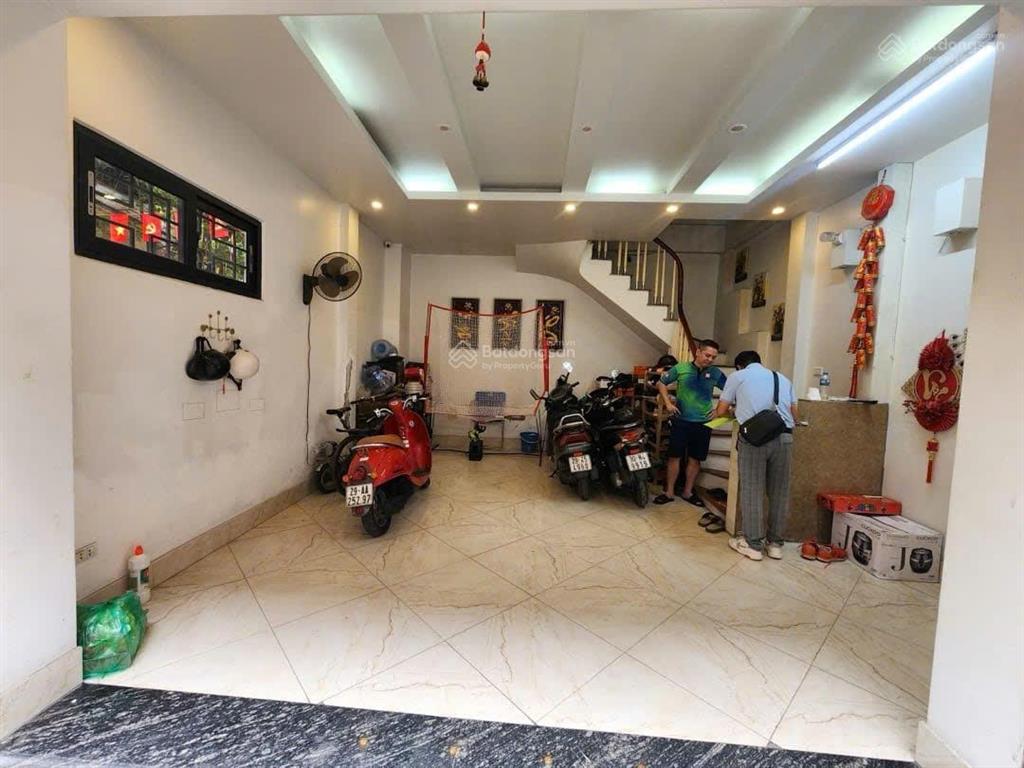 Nhà đẹp về ở ngay kim ngưu 35m2 5 tầng mặt tiền rộng 5m lô góc, phân lô , ô tô kinh doanh