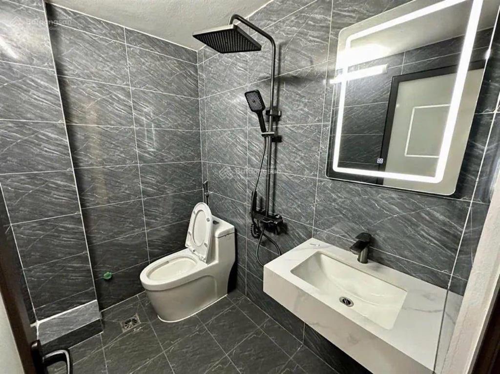 Hiếm nhà đẹp ở ngay gần ngã tư sở 30m2 5 tầng giá bất ngờ