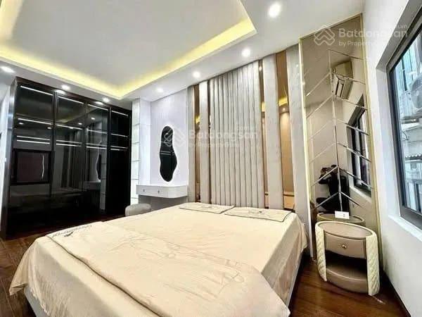 Hiếm nhà đẹp ở ngay gần ngã tư sở 30m2 5 tầng giá bất ngờ