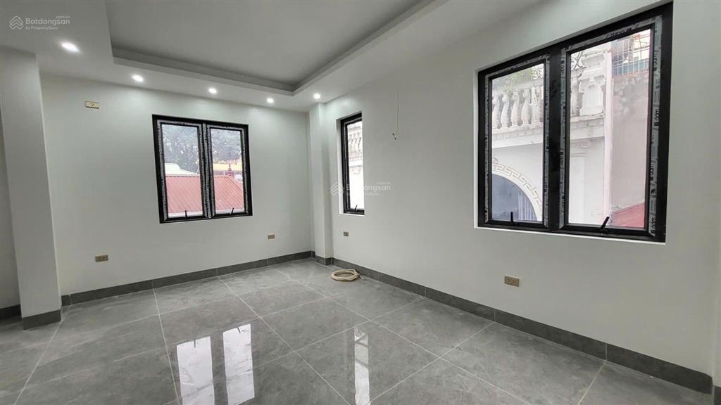 Bán nhà ngay ngã tư sở 38m2 6 tầng thang máy ô tô qua nhà lô góc thoáng sáng