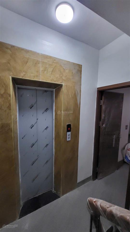 Bán nhà ngay ngã tư sở 38m2 6 tầng thang máy ô tô qua nhà lô góc thoáng sáng