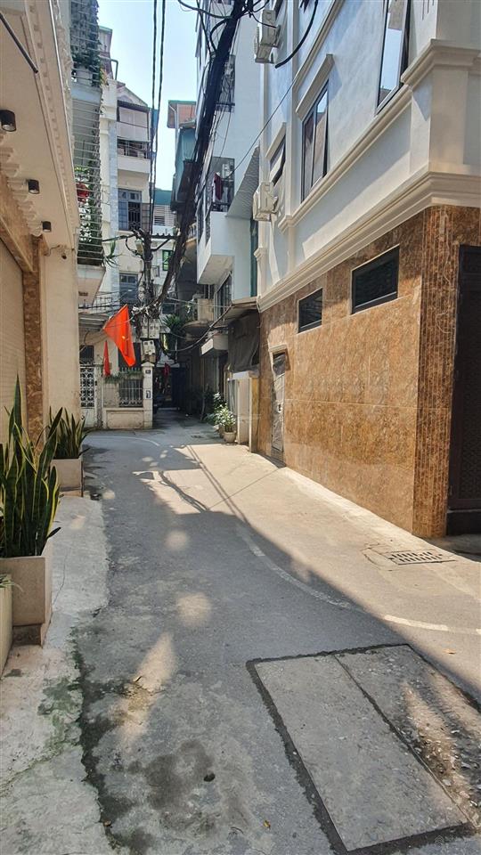 Bán nhà ngay ngã tư sở 38m2 6 tầng thang máy ô tô qua nhà lô góc thoáng sáng