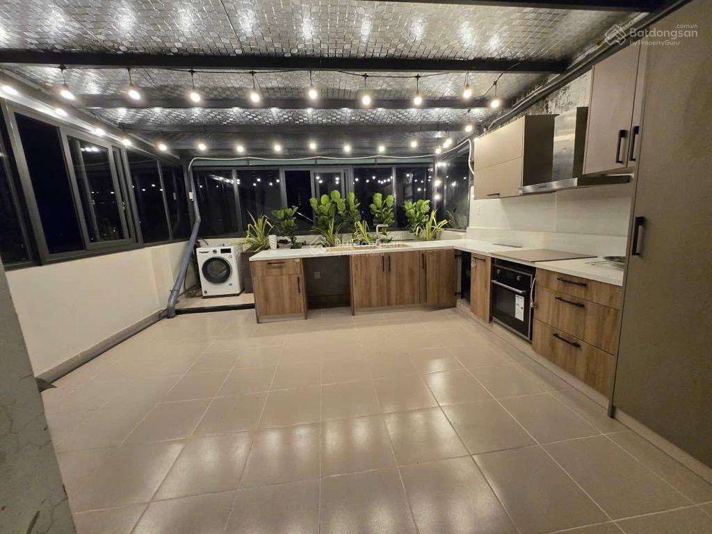 Rẻ 2 tỷ, bán nhà mặt tiền 4 tầng kdc intresco giáp bến xe quận 8 ngang 5m tặng nội thất ở ngay