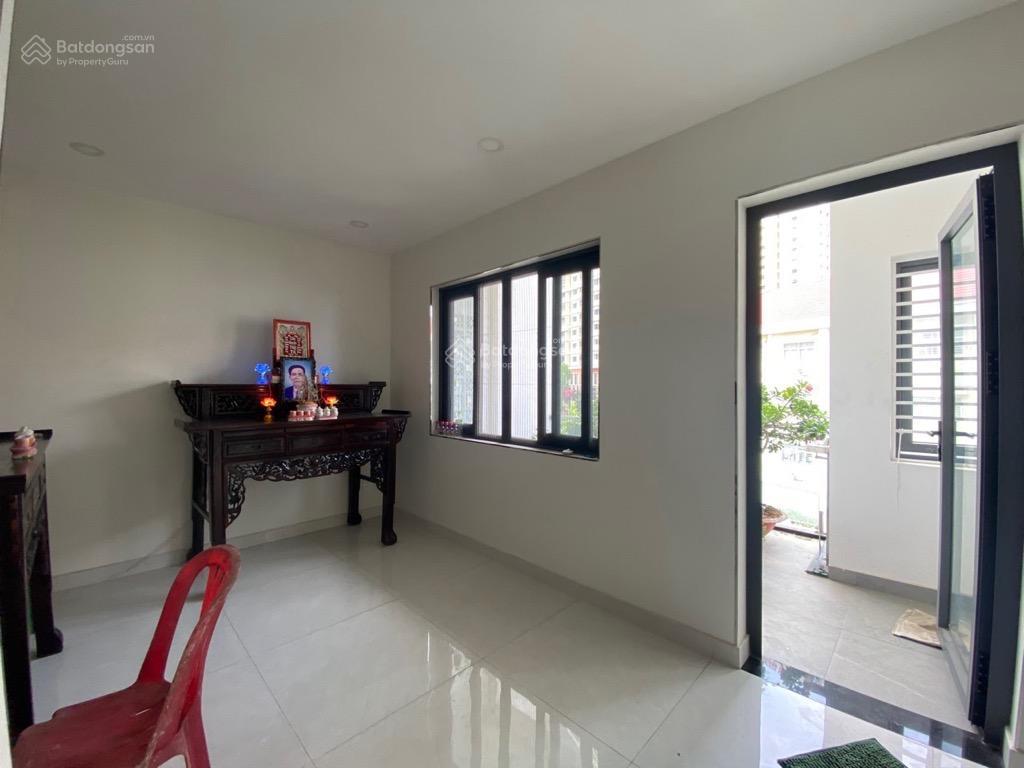 Rẻ 2 tỷ, bán nhà mặt tiền 4 tầng kdc intresco giáp bến xe quận 8 ngang 5m tặng nội thất ở ngay