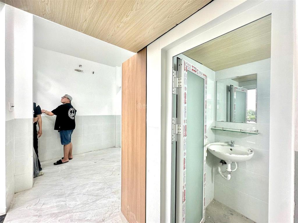 Phòng trọ mới xây gần đại học văn lang