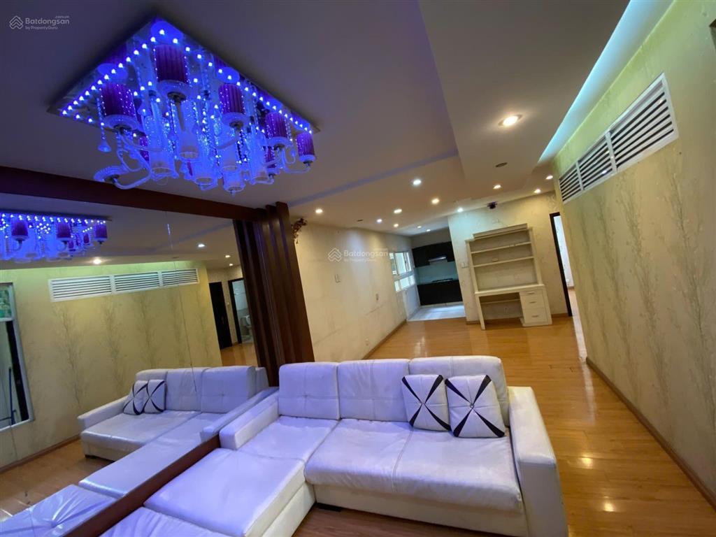 Căn hộ 3 phòng ngủ , 2wc , căn góc nên bếp nấu và các phòng đều giáp ánh sáng & gió trời