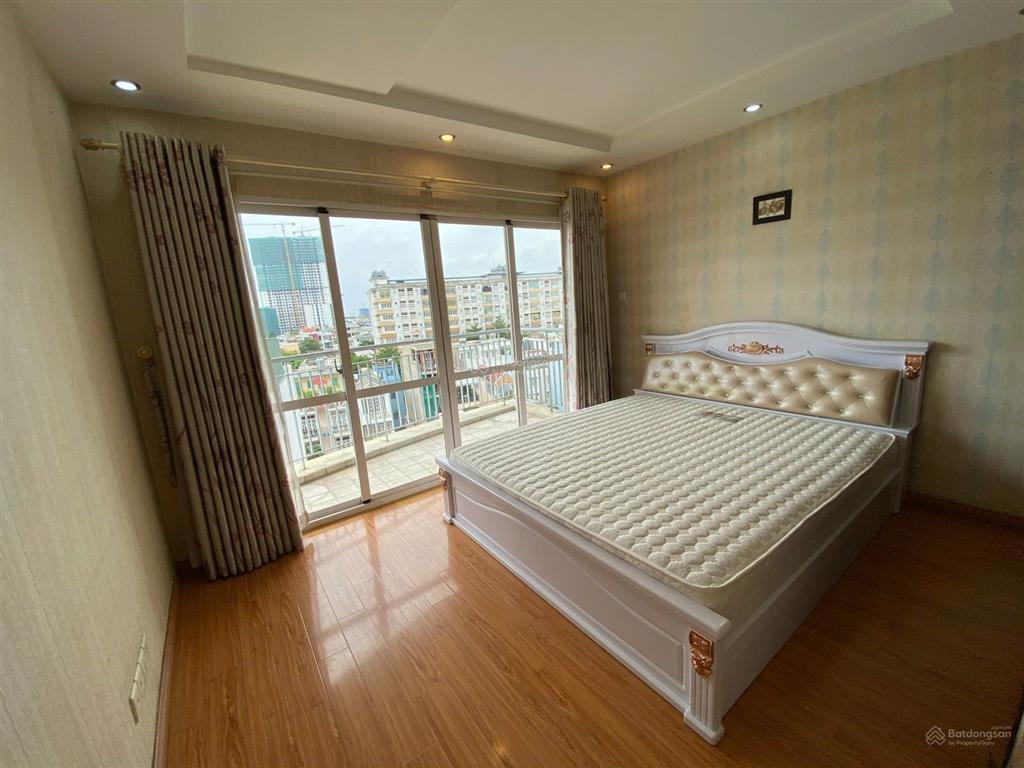 Căn hộ 3 phòng ngủ , 2wc , căn góc nên bếp nấu và các phòng đều giáp ánh sáng & gió trời