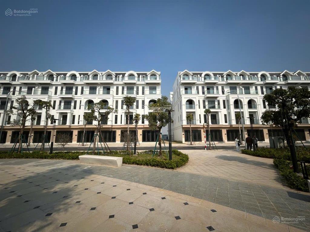 Bán cặp căn k2 đường to 33m, giá 230tr/m2