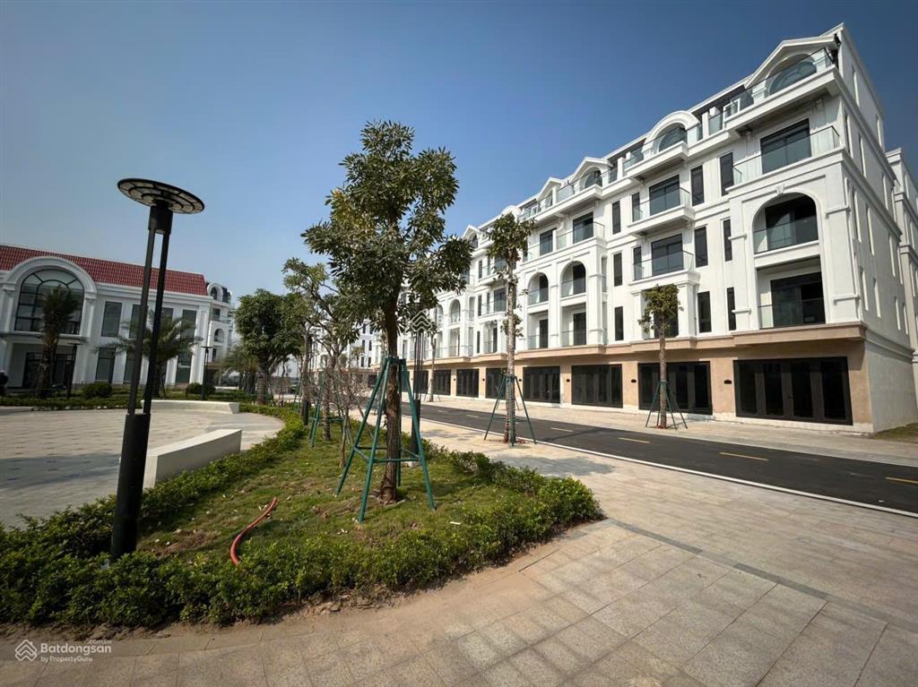 Bán cặp căn k2 đường to 33m, giá 230tr/m2