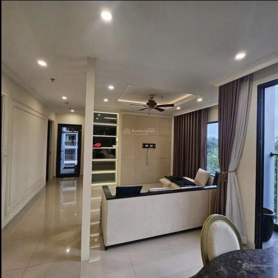 Giá rẻ căn 3pn 3,7 tỷ full nội thất, sẵn sổ hồng vinhomes.  0937 916 ***