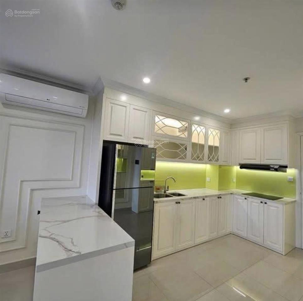 Giá rẻ căn 3pn 3,7 tỷ full nội thất, sẵn sổ hồng vinhomes.  0937 916 ***
