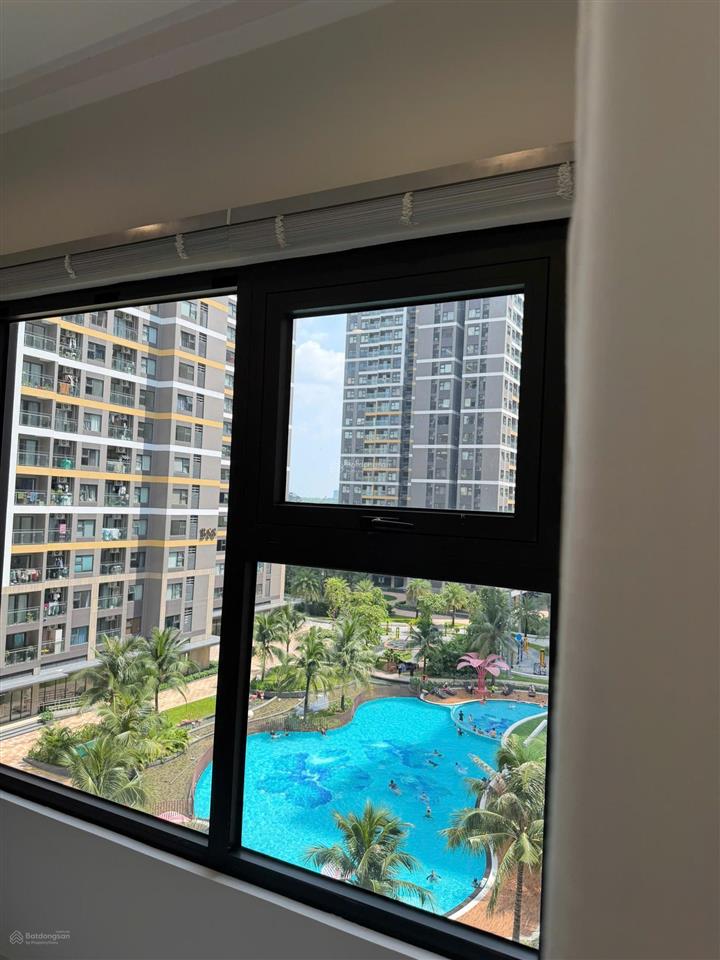 Cho thuê căn góc 2pn+ 70m2 view hồ bơi full nội thất tòa mới gần vincom