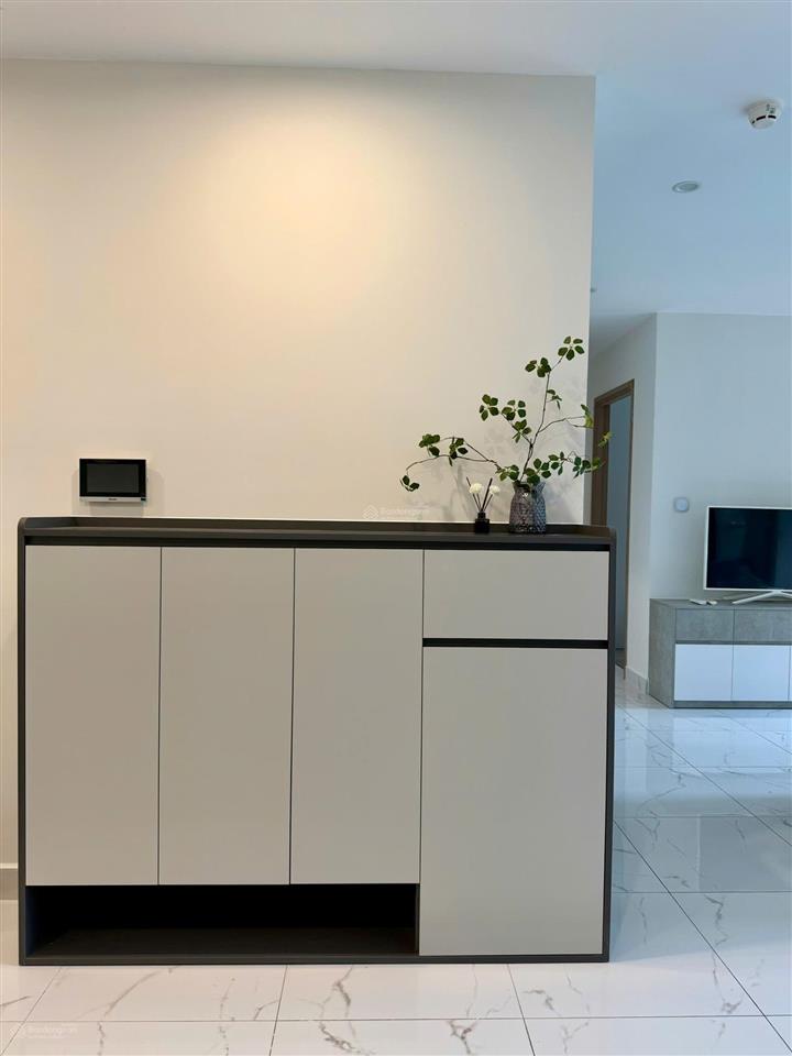 Cho thuê căn góc 2pn+ 70m2 view hồ bơi full nội thất tòa mới gần vincom
