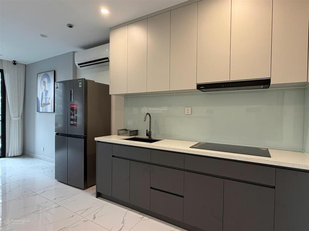 Cho thuê căn góc 2pn+ 70m2 view hồ bơi full nội thất tòa mới gần vincom