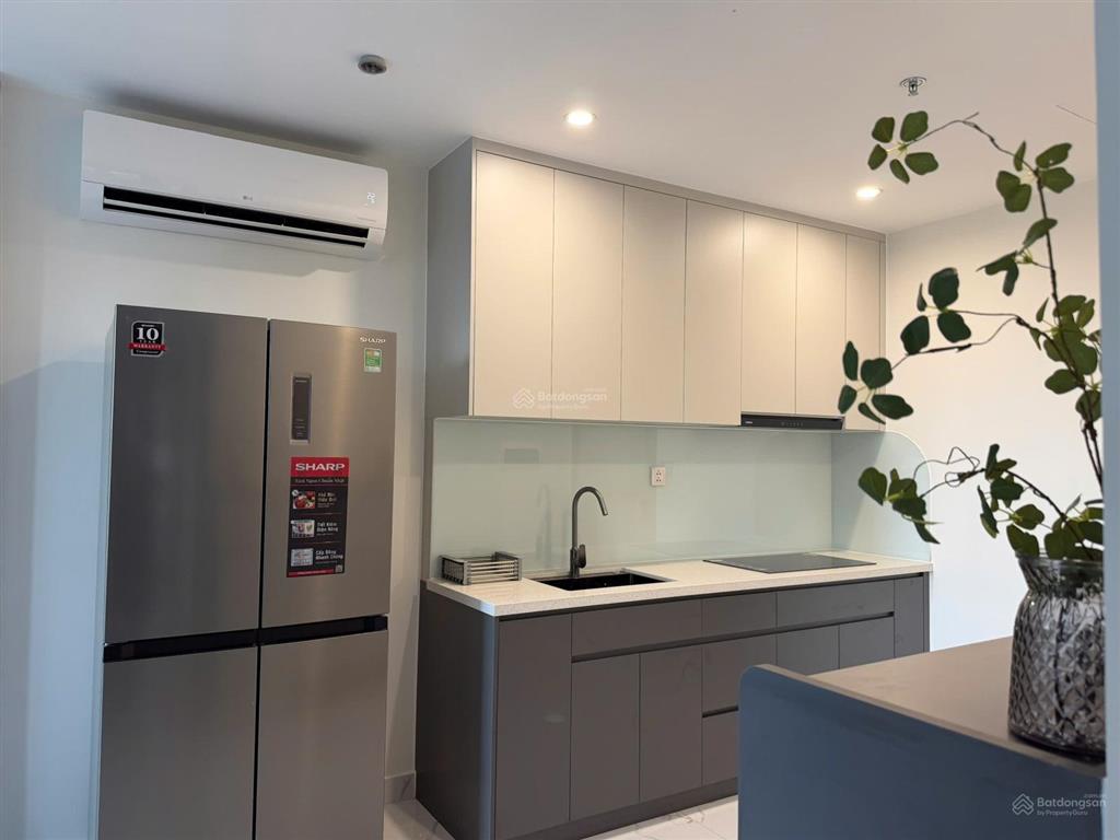 Cho thuê căn góc 2pn+ 70m2 view hồ bơi full nội thất tòa mới gần vincom