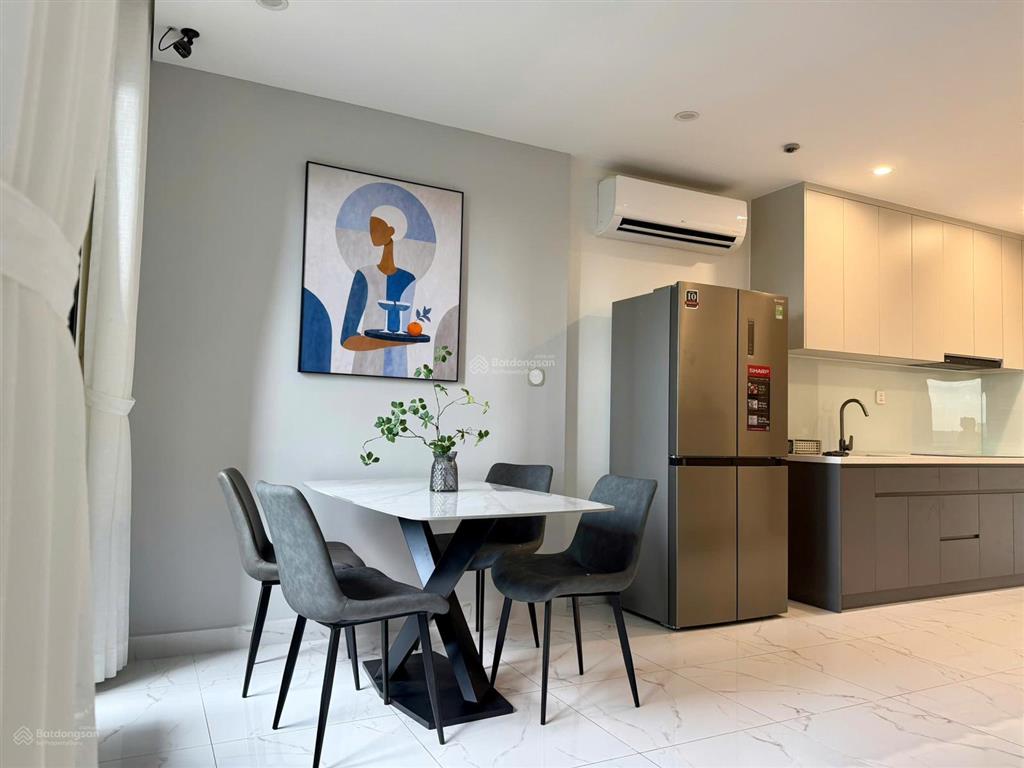 Cho thuê căn góc 2pn+ 70m2 view hồ bơi full nội thất tòa mới gần vincom