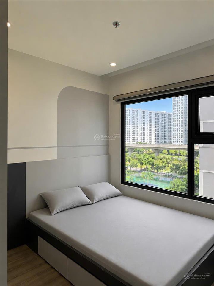 Cho thuê căn góc 2pn+ 70m2 view hồ bơi full nội thất tòa mới gần vincom