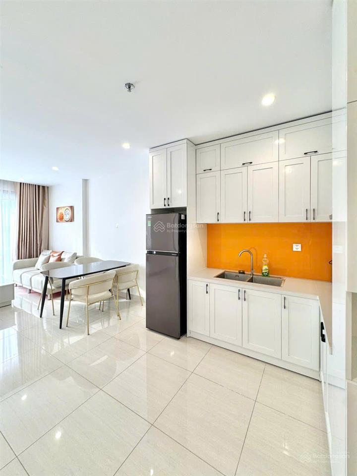 Cho thuê căn góc 3pn view sông full nội thất giá 10 triệu vinhomes