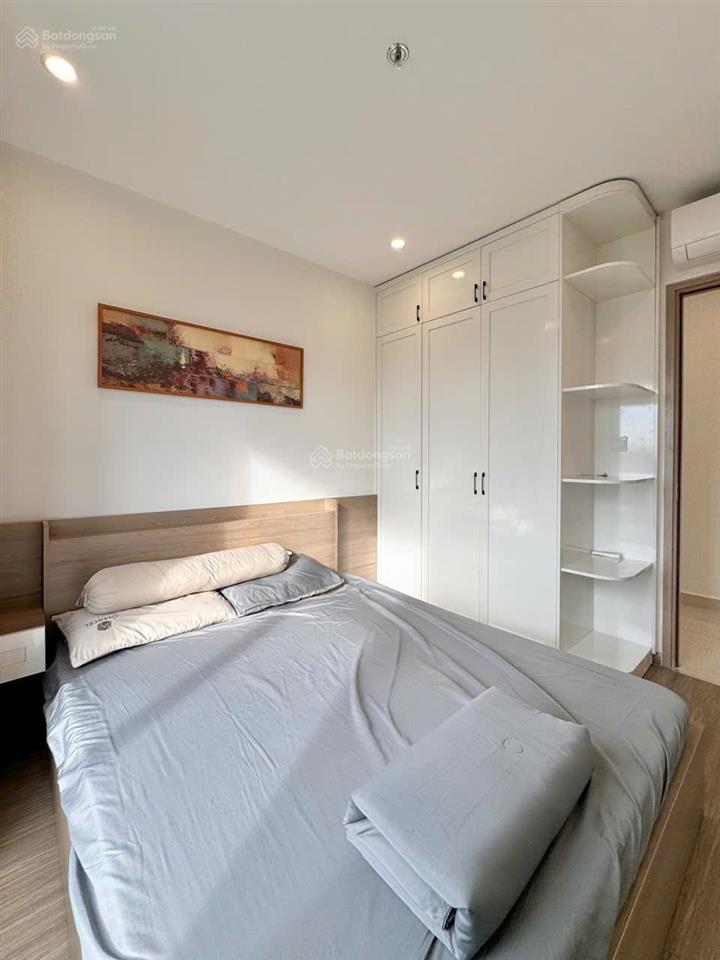 Cho thuê căn góc 3pn view sông full nội thất giá 10 triệu vinhomes