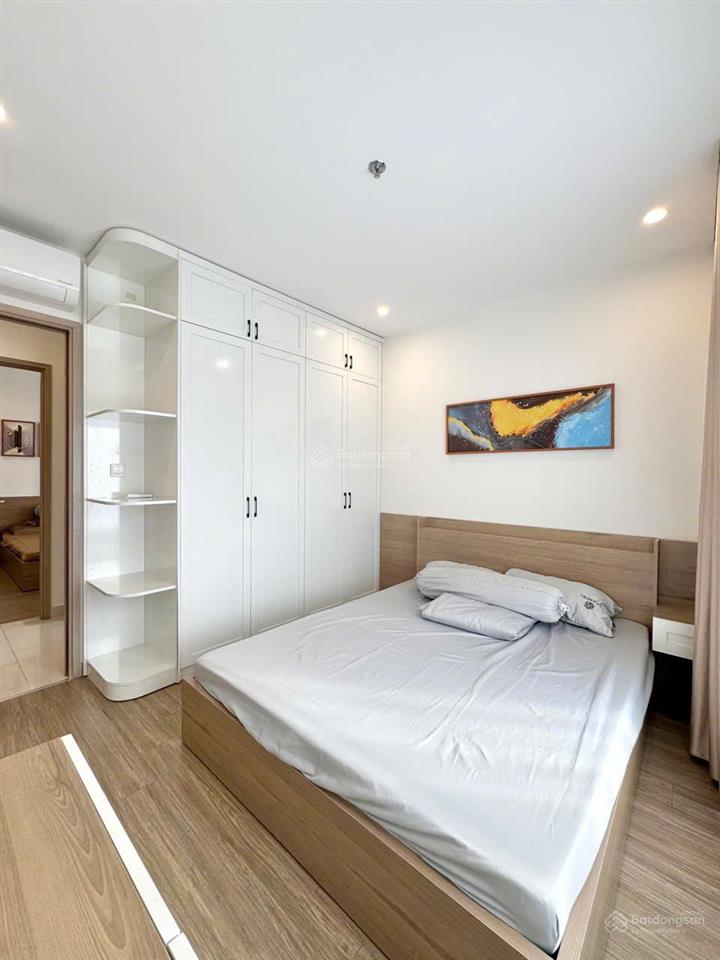 Cho thuê căn góc 3pn view sông full nội thất giá 10 triệu vinhomes