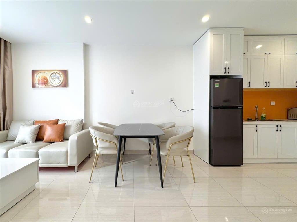 Cho thuê căn góc 3pn view sông full nội thất giá 10 triệu vinhomes