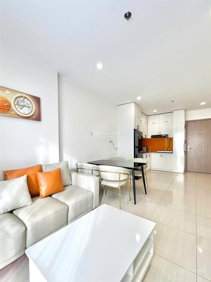 Cho thuê căn góc 3pn view sông full nội thất giá 10 triệu vinhomes