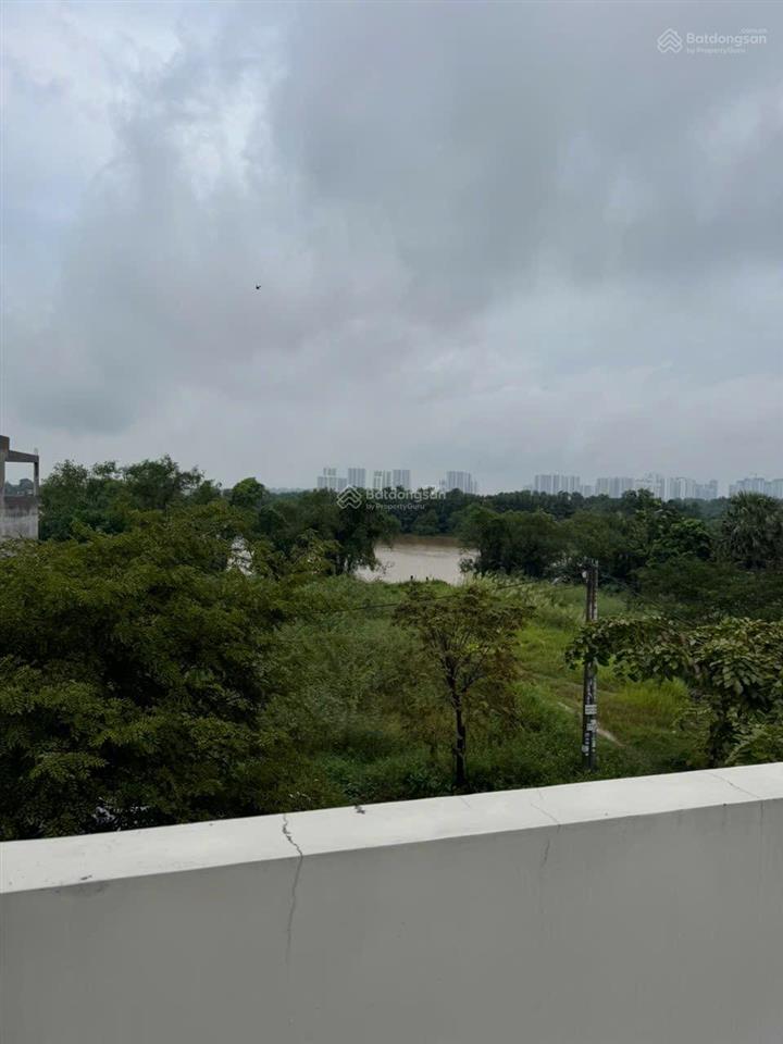 Nhà mới thiết kế đẹp. nhà có gara ô tô