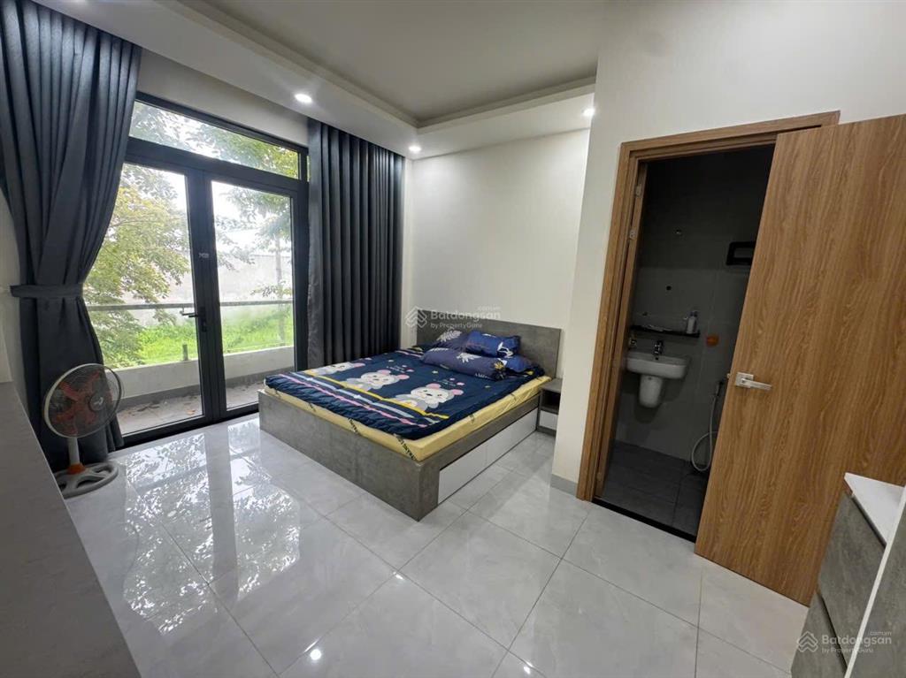 Nhà mới thiết kế đẹp. nhà có gara ô tô