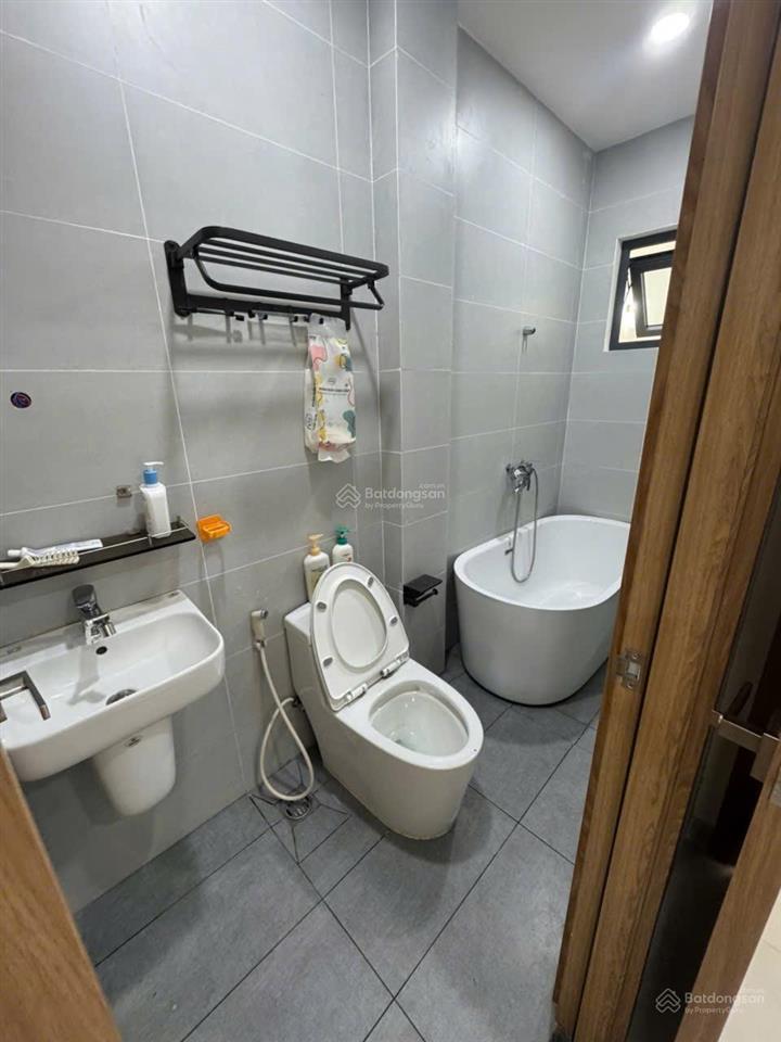 Nhà mới thiết kế đẹp. nhà có gara ô tô