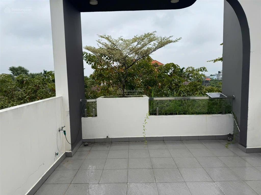 Nhà mới thiết kế đẹp. nhà có gara ô tô