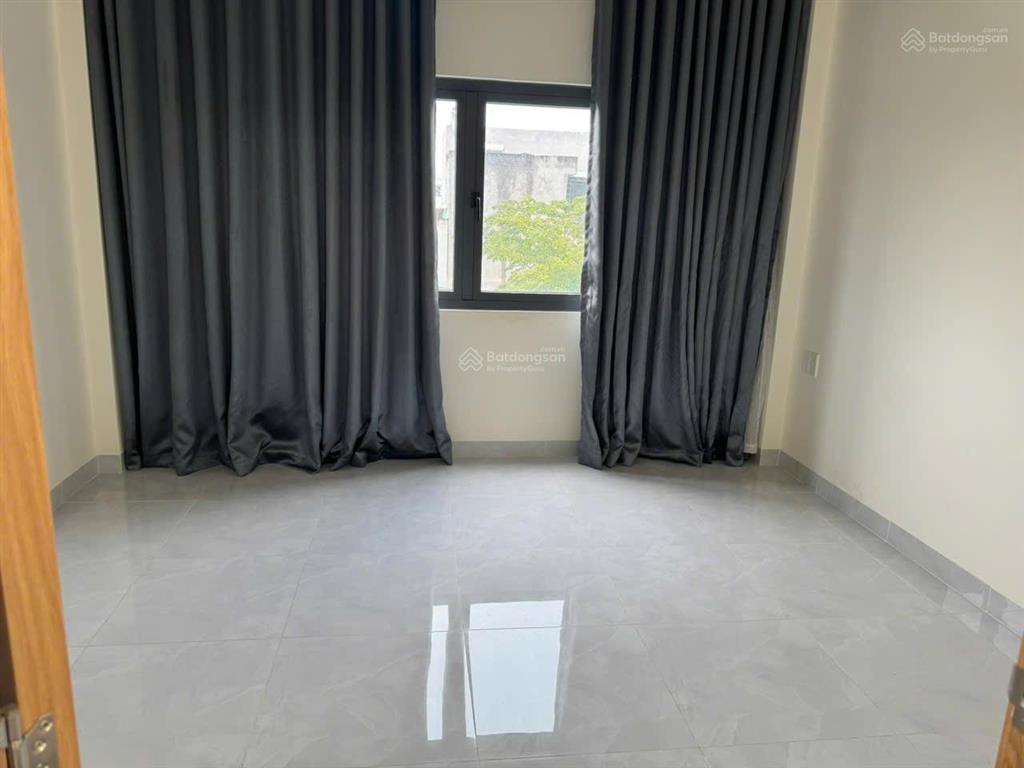 Nhà mới thiết kế đẹp. nhà có gara ô tô