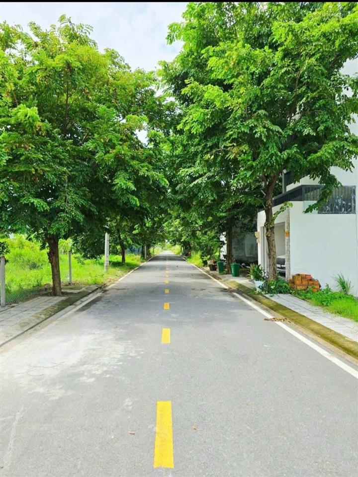 Nhà mới thiết kế đẹp. nhà có gara ô tô