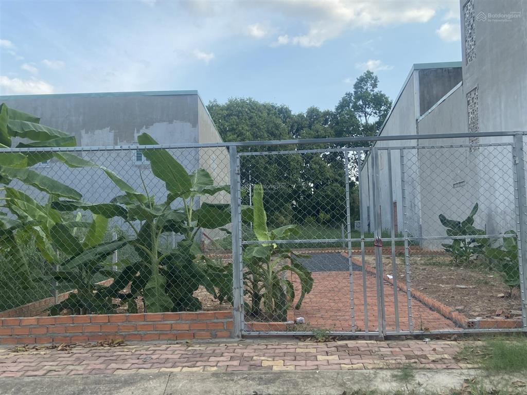 Chính chủ gửi bán lô đất vàng trục chính kinh doanh (6x21m) sổ sẵn ngay cổng chào bình dương