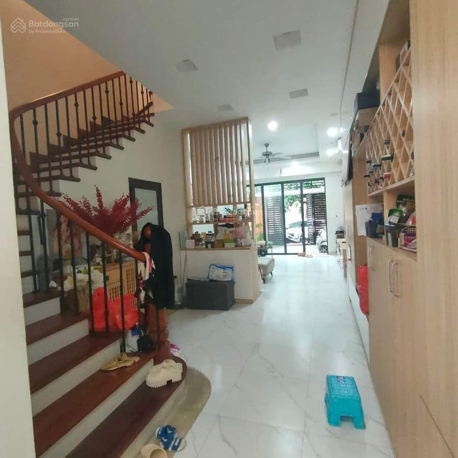 Cho thuê nhà riêng làm văn phòng, spa, cửa hàng ngõ 18 huỳnh thúc kháng, đống đa. dt 50m2, 4,5 tầng