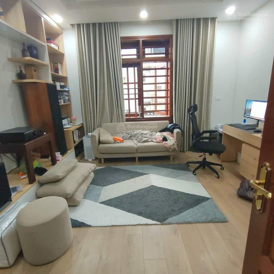 Cho thuê nhà riêng làm văn phòng, spa, cửa hàng ngõ 18 huỳnh thúc kháng, đống đa. dt 50m2, 4,5 tầng
