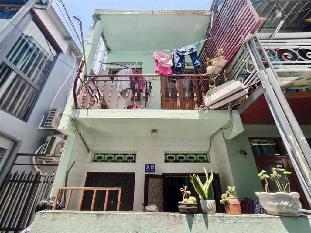 Nhà cấp 4 1 trệt 1 lầu, 2 phòng ngủ sau chợ đêm hẻm hùng vương. ngay khu trung tâm khu phố tây
