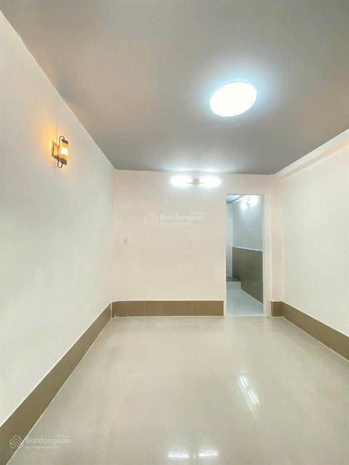 Giảm 500tr, bán nhà 29m2, hẻm 3m, cmt8, q3, giá mới 3,9 tỉ