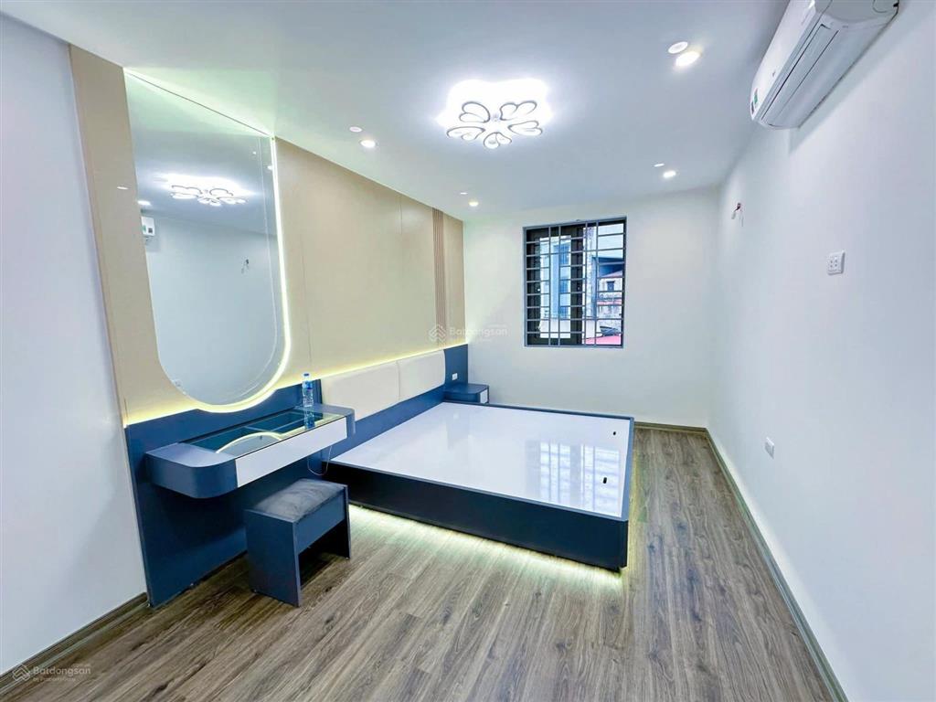 Có 101! căn hộ tập thể nghĩa tân cầu giấy, 2 thoáng, 50m, 2pn giá 2.x tỷ.