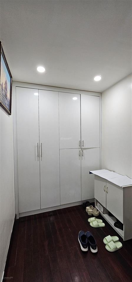 Tôi chính chủ cần bán căn chung cư diện tích 126m2 tại tầng 12, tòa r2 khu royal city