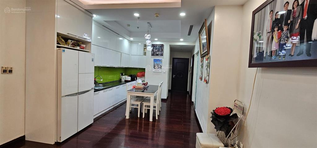 Tôi chính chủ cần bán căn chung cư diện tích 126m2 tại tầng 12, tòa r2 khu royal city