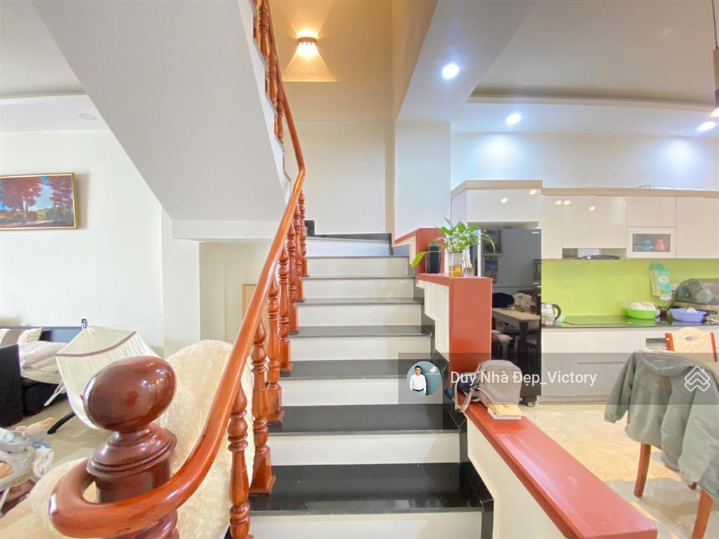 Nhà lữ gia đà lạt  không gian 3 tầng hiện đại, dtsd 200m², 4pn thoáng rộng
