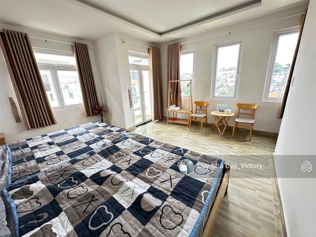 Nhà 6pn view đẹp  dtsd hơn 300m²  hầm + 3 tầng  đang kinh doanh ổn định  p.4 đà lạt