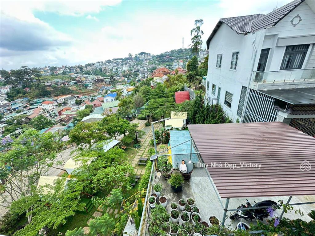 Nhà 6pn view đẹp  dtsd hơn 300m²  hầm + 3 tầng  đang kinh doanh ổn định  p.4 đà lạt