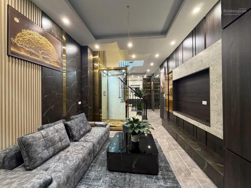 Bán nhà riêng 5 tầng thang máy tại khâm thiên, 13,8 tỷ, 55,5m2, 6pn, 7wc, 5 tầng