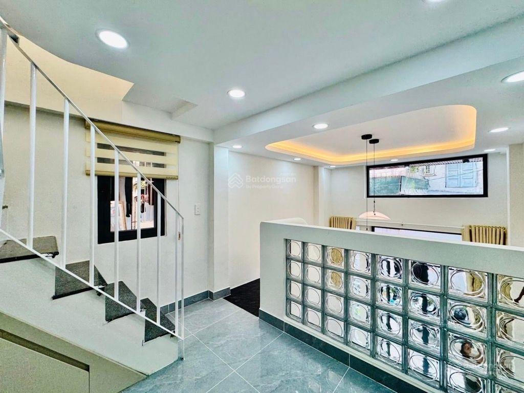 Bán nhà mới full nt 4pn4wc tại đường phùng văn cung, p.7, q.phú nhuận, 6,45 tỷ, 30m2