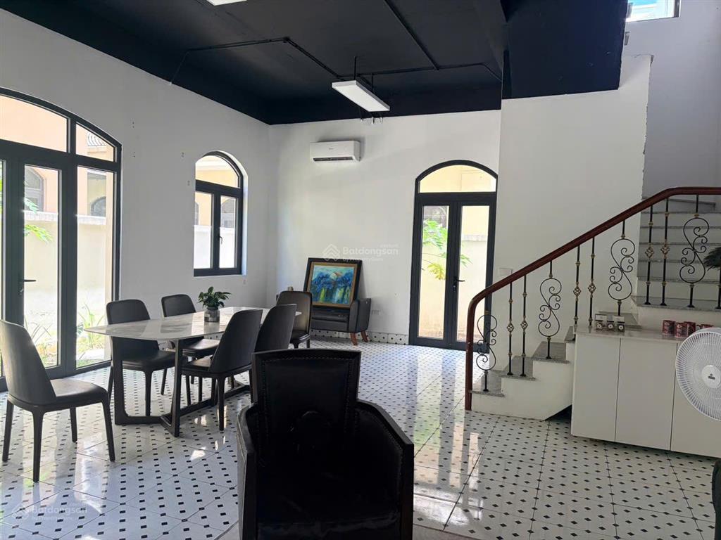 Cho thuê liền kề vinhomes ocean park, nhà đẹp mê ly, giá cực rẻ 8 tr/ tháng