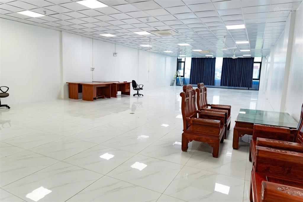 Chu mẫu  cho thuê văn phòng tầng 2, 3, 4. dt 200m2/tầng, mt 9m, 15 triệu/tầng