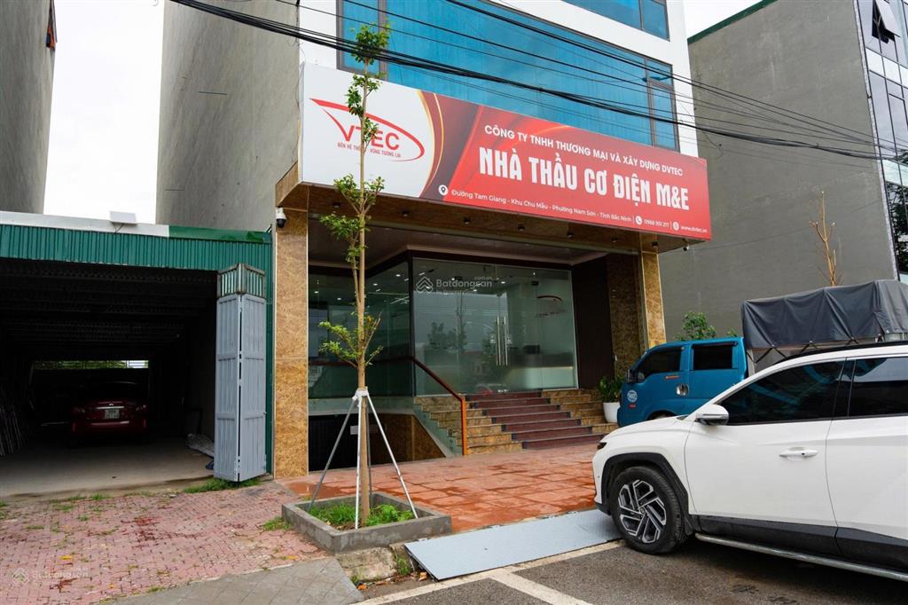 Chu mẫu  cho thuê văn phòng tầng 2, 3, 4. dt 200m2/tầng, mt 9m, 15 triệu/tầng