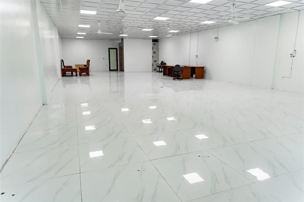 Chu mẫu  cho thuê văn phòng tầng 2, 3, 4. dt 200m2/tầng, mt 9m, 15 triệu/tầng