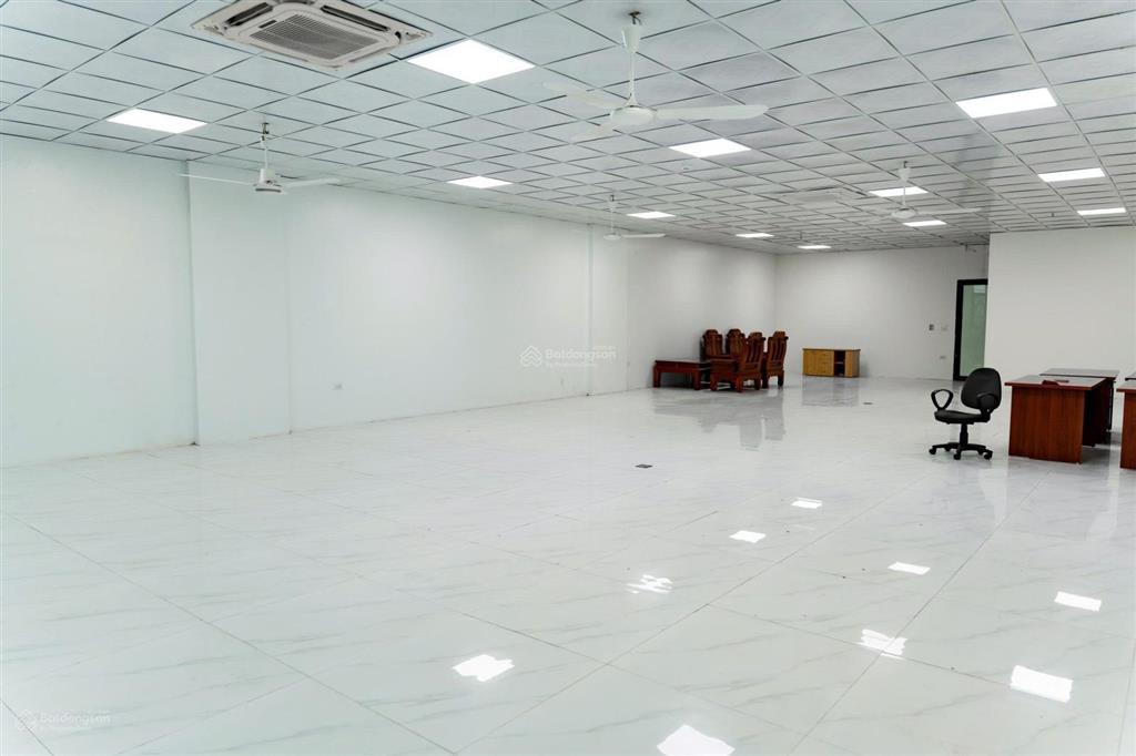 Chu mẫu  cho thuê văn phòng tầng 2, 3, 4. dt 200m2/tầng, mt 9m, 15 triệu/tầng